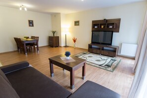 1 bedroom, premium bedding, in-room safe, desk