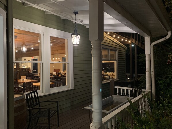 Exterior - Woodbridge Inn & Tavern (Jasper)