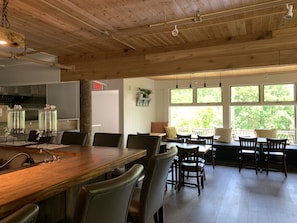 American cuisine, garden views  - Woodbridge Inn & Tavern (Jasper)