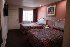 Quarto standard, 2 camas Queen | Cofres nos quartos, escrivaninha, ferros/tábuas de passar roupa