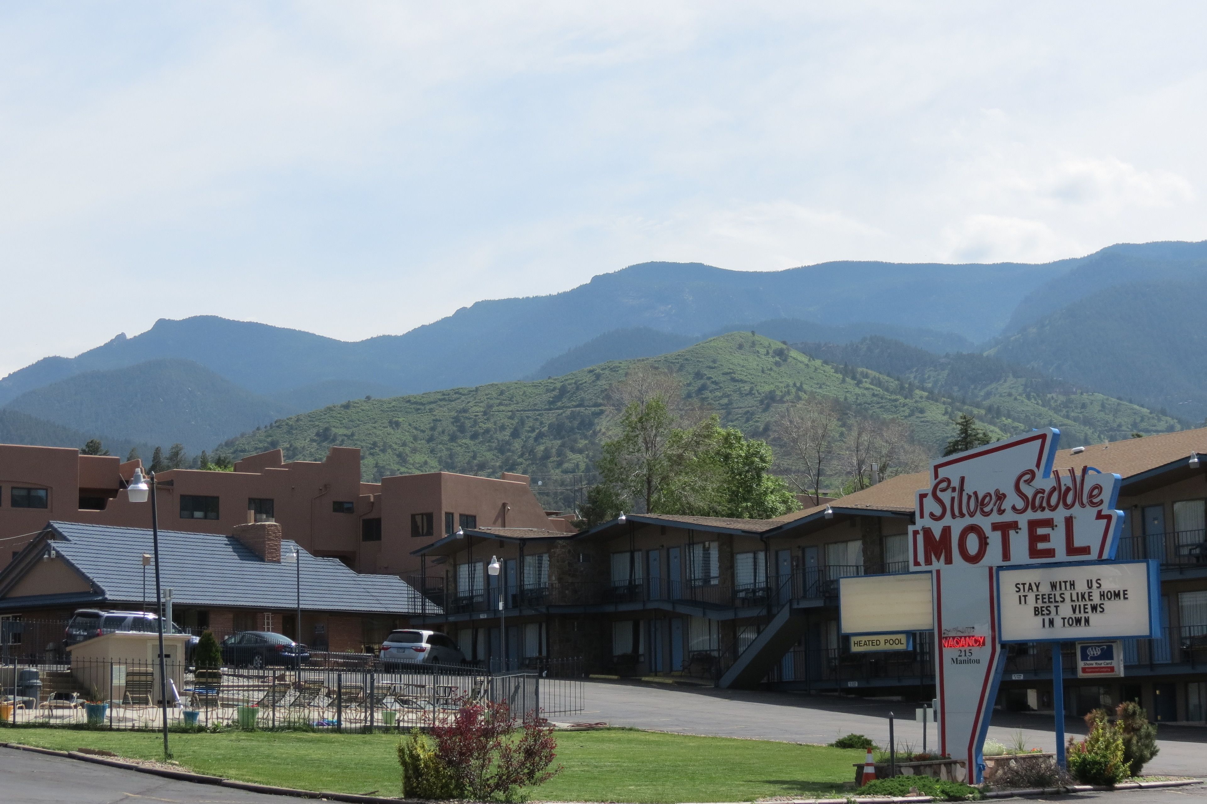 A motel named Silver Saddle with a sign indicating a heated pool and a vacancy.