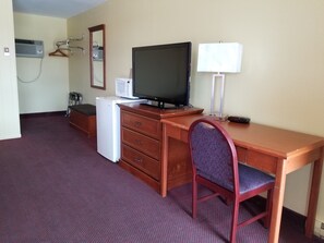 Room, 2 Queen Beds, Smoking | Egyptian cotton sheets, desk, blackout drapes, iron/ironing board - Eldon Inn (Eldon)
