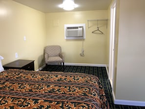 Room, 2 Queen Beds | Living area