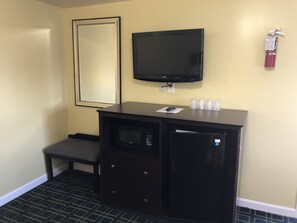 Habitación, 2 camas Queen size | Área de sala de estar | Televisión de pantalla plana 