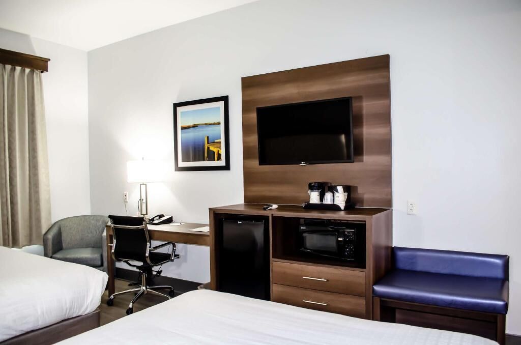 Premium bedding, down comforters, desk, laptop workspace