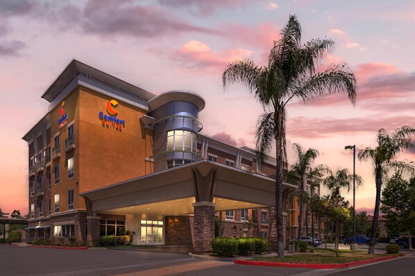 Exterior - Comfort Suites Ontario Airport Convention Center (Ontario)