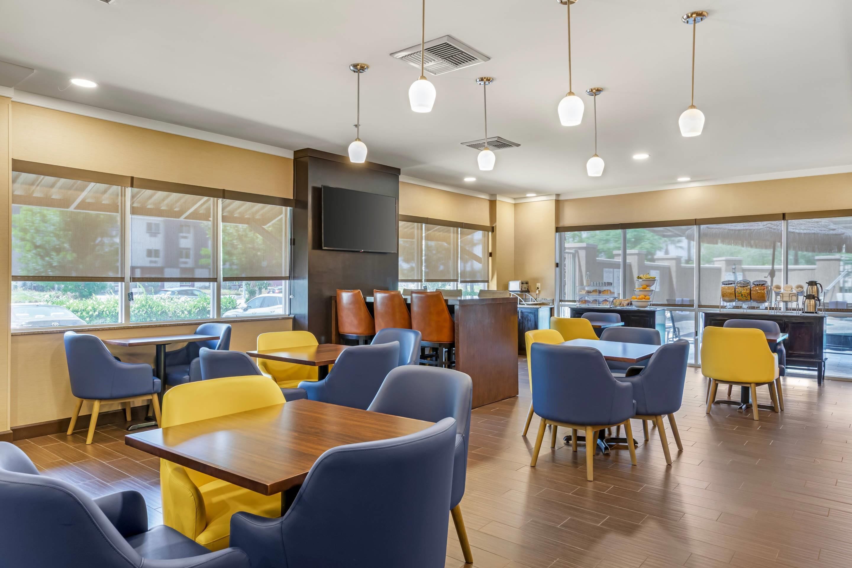 Free daily buffet breakfast