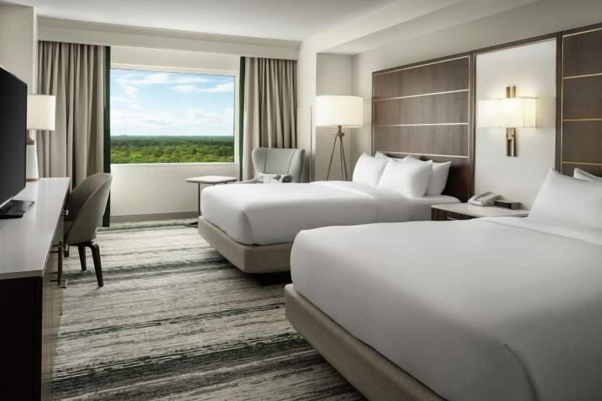 Premium bedding, in-room safe, desk, blackout curtains