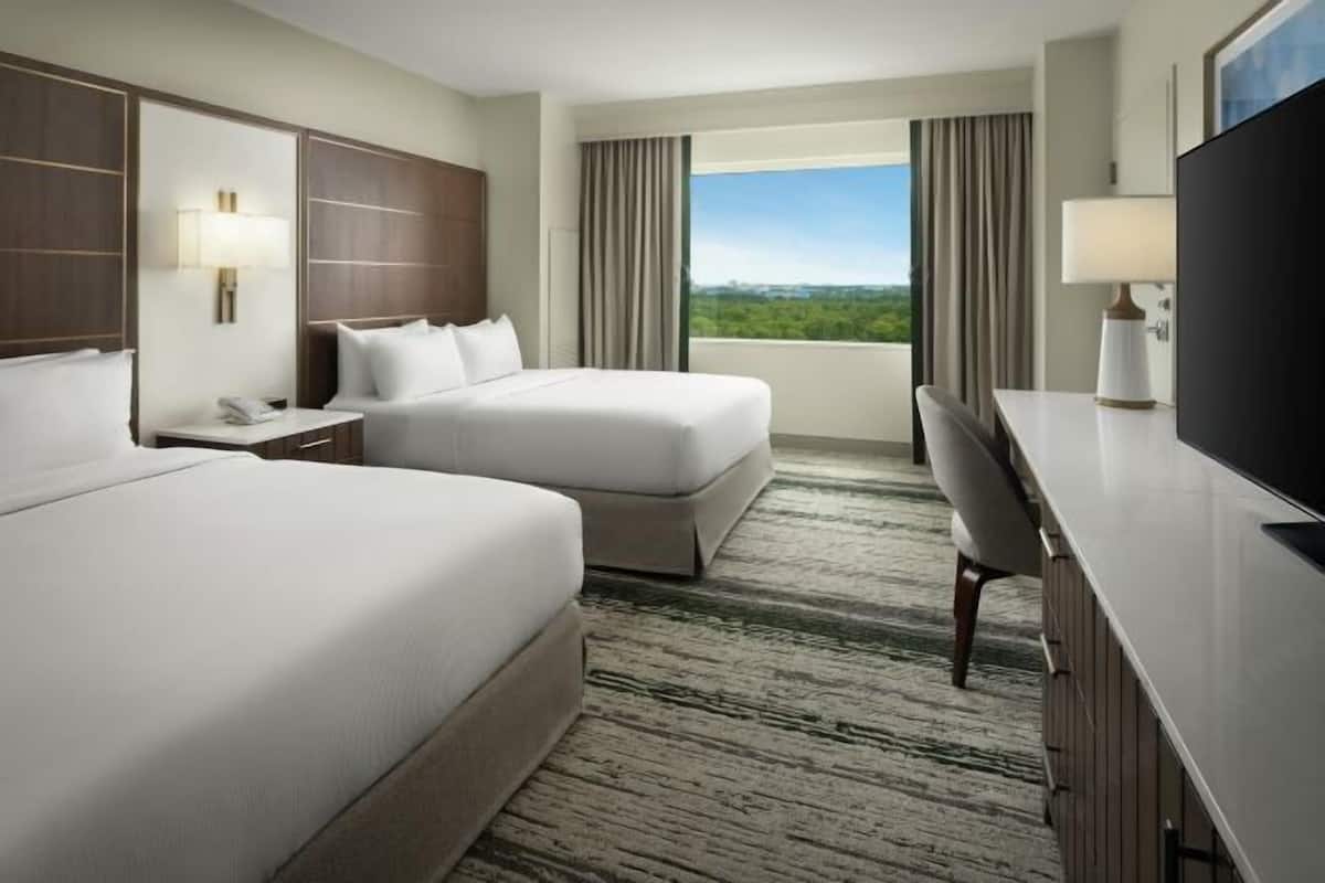 Premium bedding, in-room safe, desk, blackout curtains