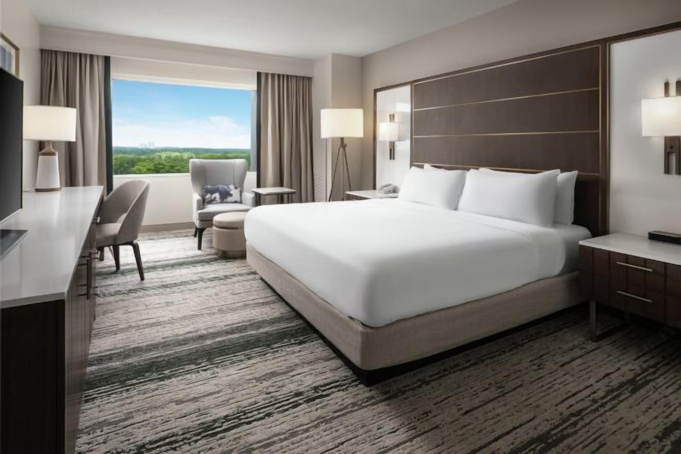 Premium bedding, in-room safe, desk, blackout drapes