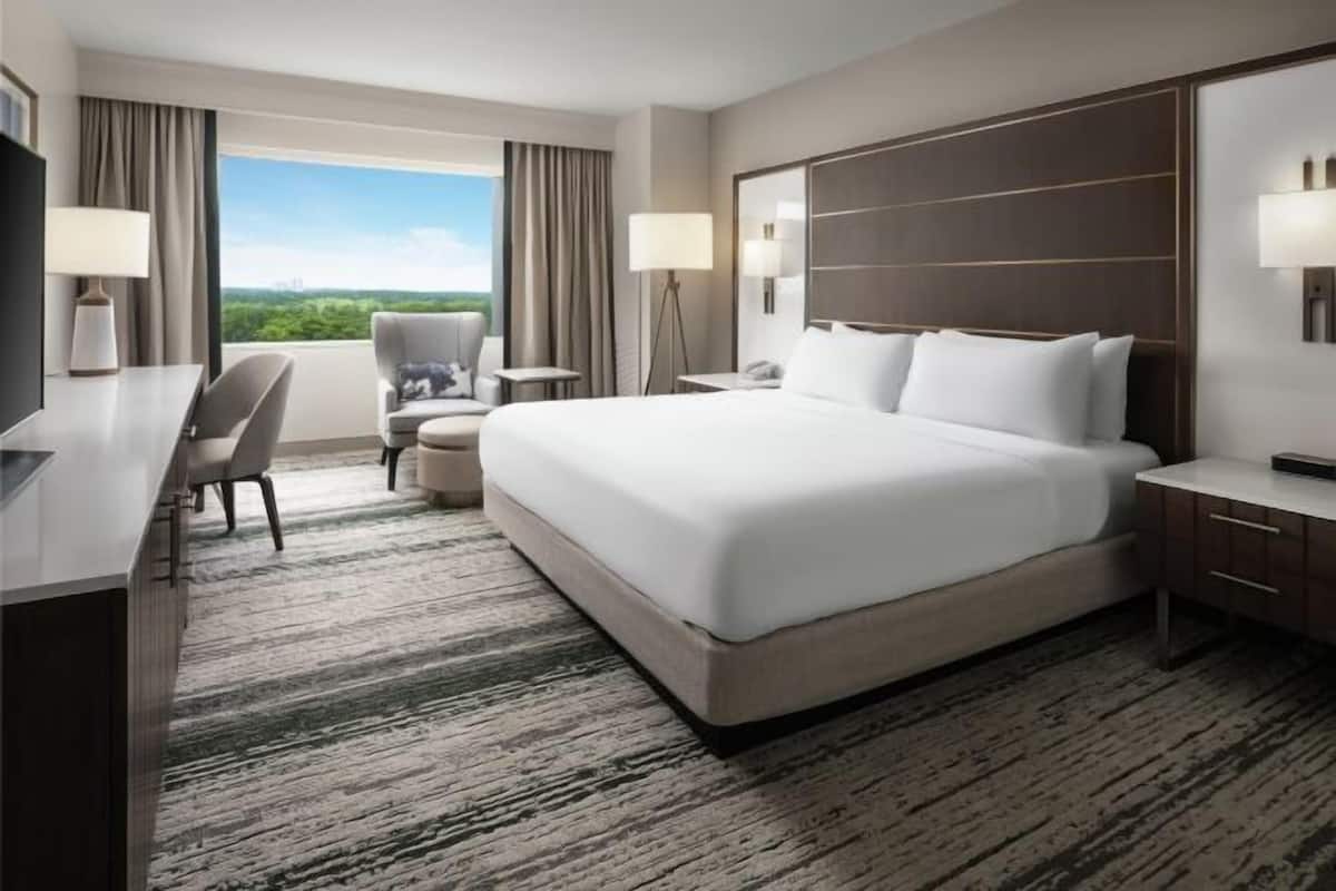 Premium bedding, in-room safe, desk, blackout curtains