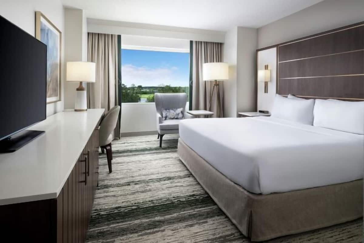 Premium bedding, in-room safe, desk, blackout curtains