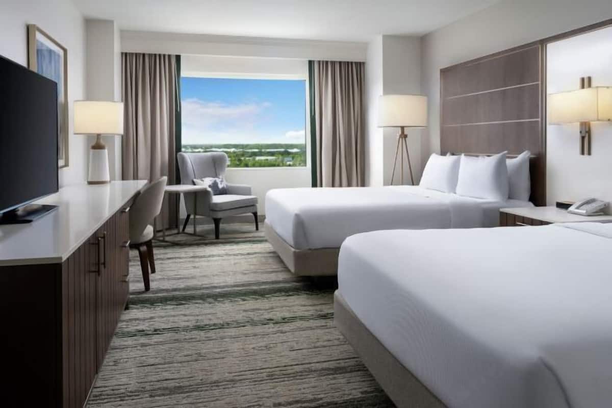 Premium bedding, in-room safe, desk, blackout curtains