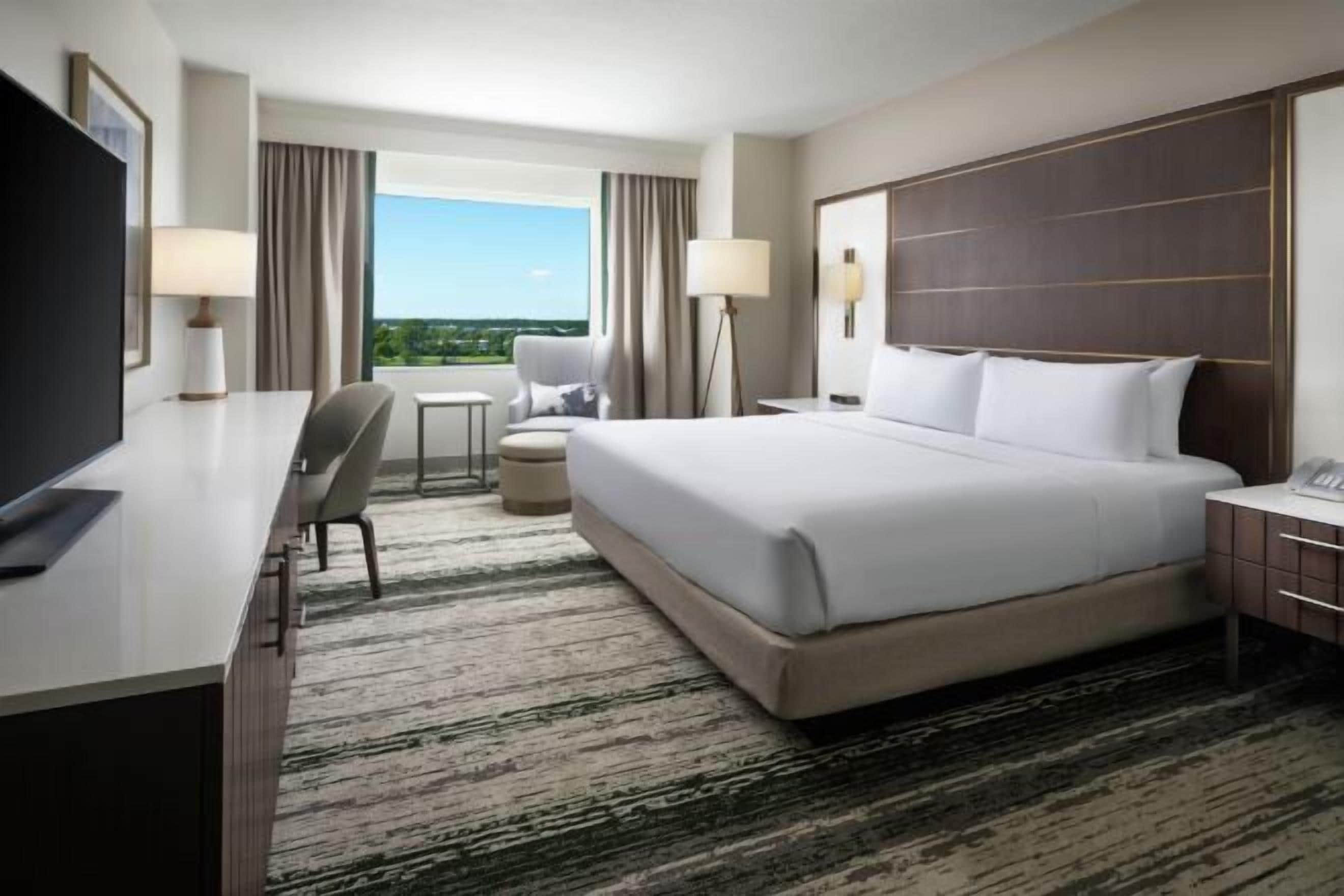 Premium bedding, in-room safe, desk, blackout drapes