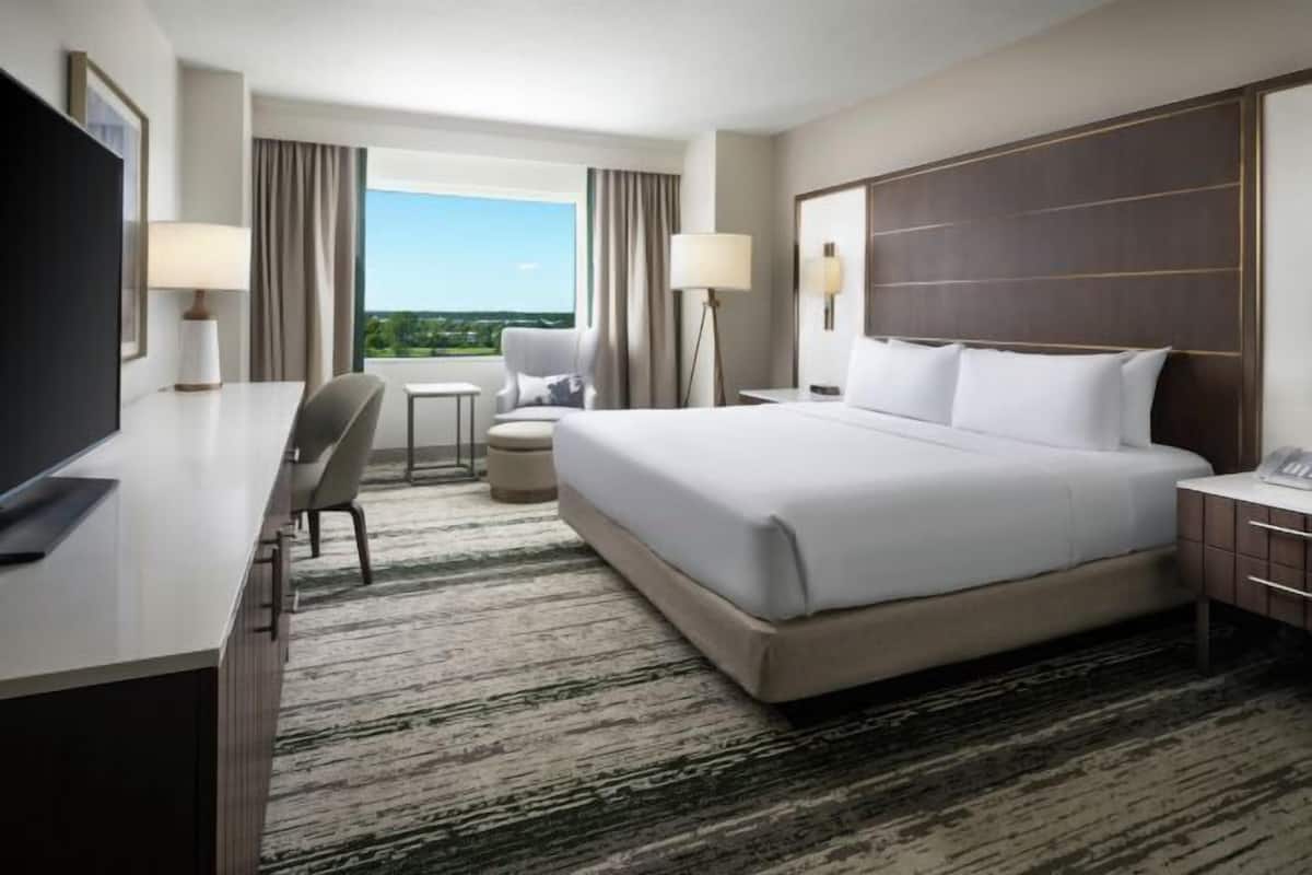 Premium bedding, in-room safe, desk, blackout curtains