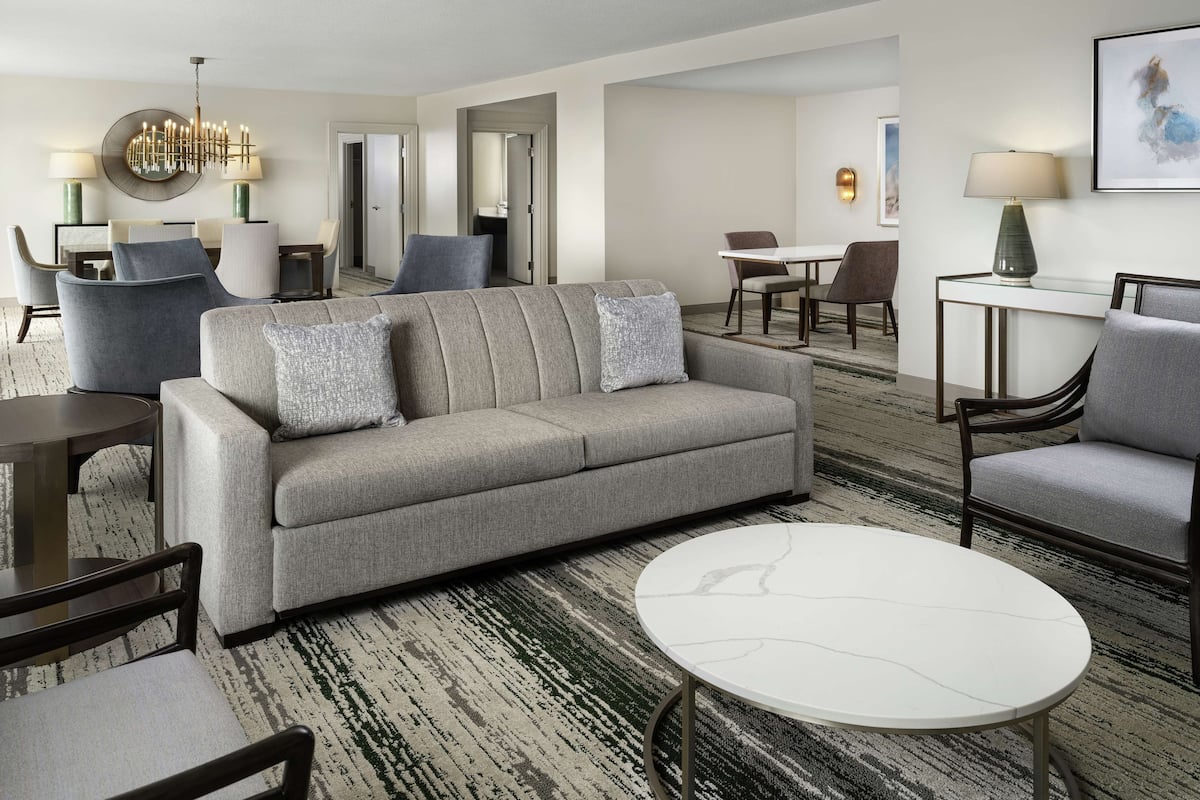 Presidential-Suite, 1 King-Bett | Hochwertige Bettwaren, Zimmersafe, Schreibtisch, Verdunkelungsvorhänge