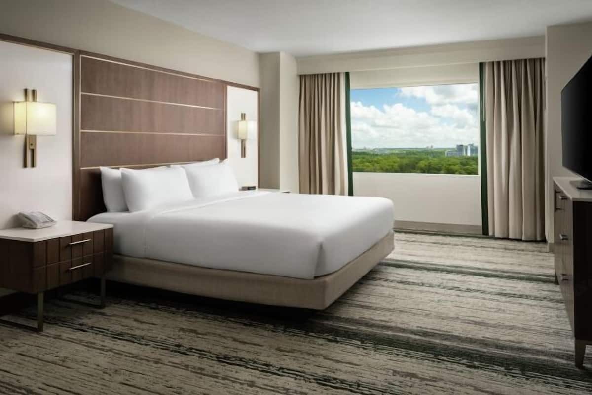 Premium bedding, in-room safe, desk, blackout curtains