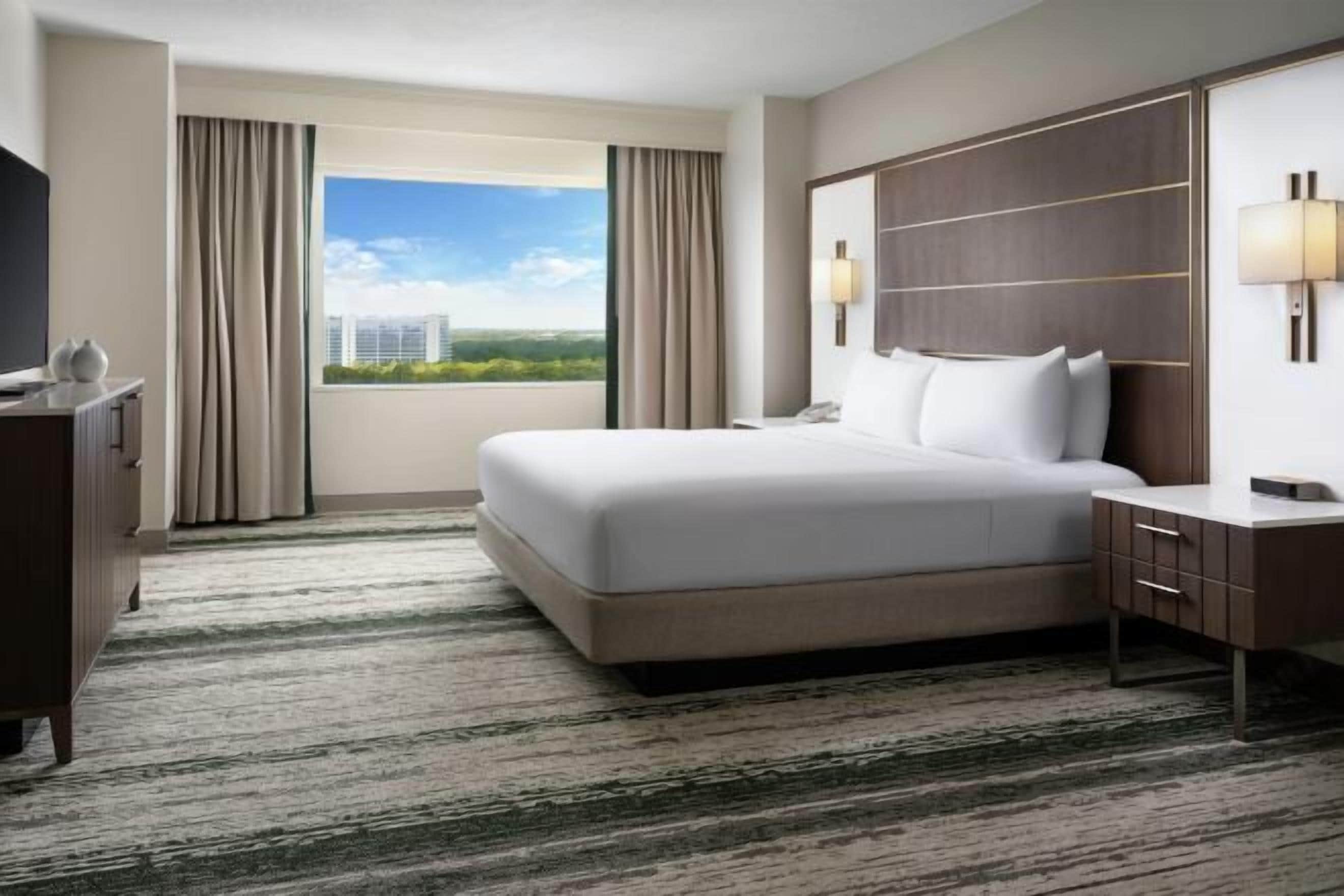 Premium bedding, in-room safe, desk, blackout drapes