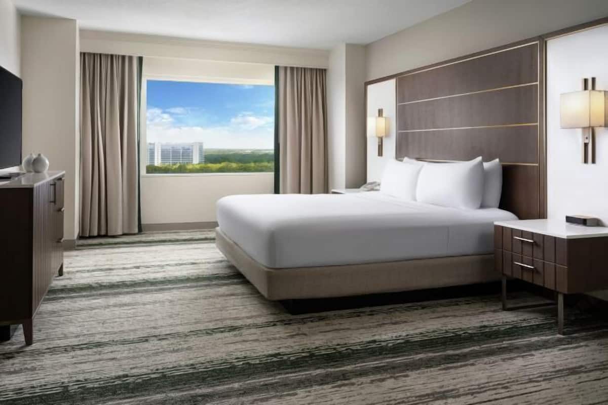 Premium bedding, in-room safe, desk, blackout curtains