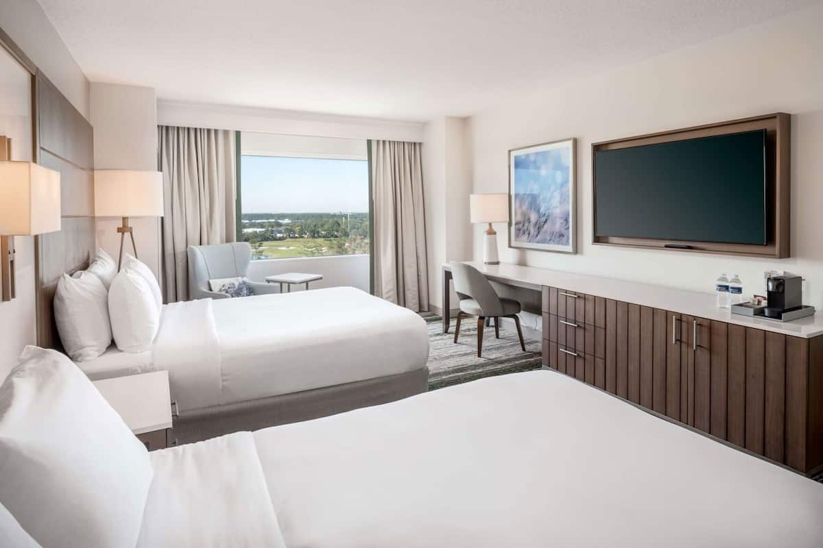 Premium bedding, in-room safe, desk, blackout drapes