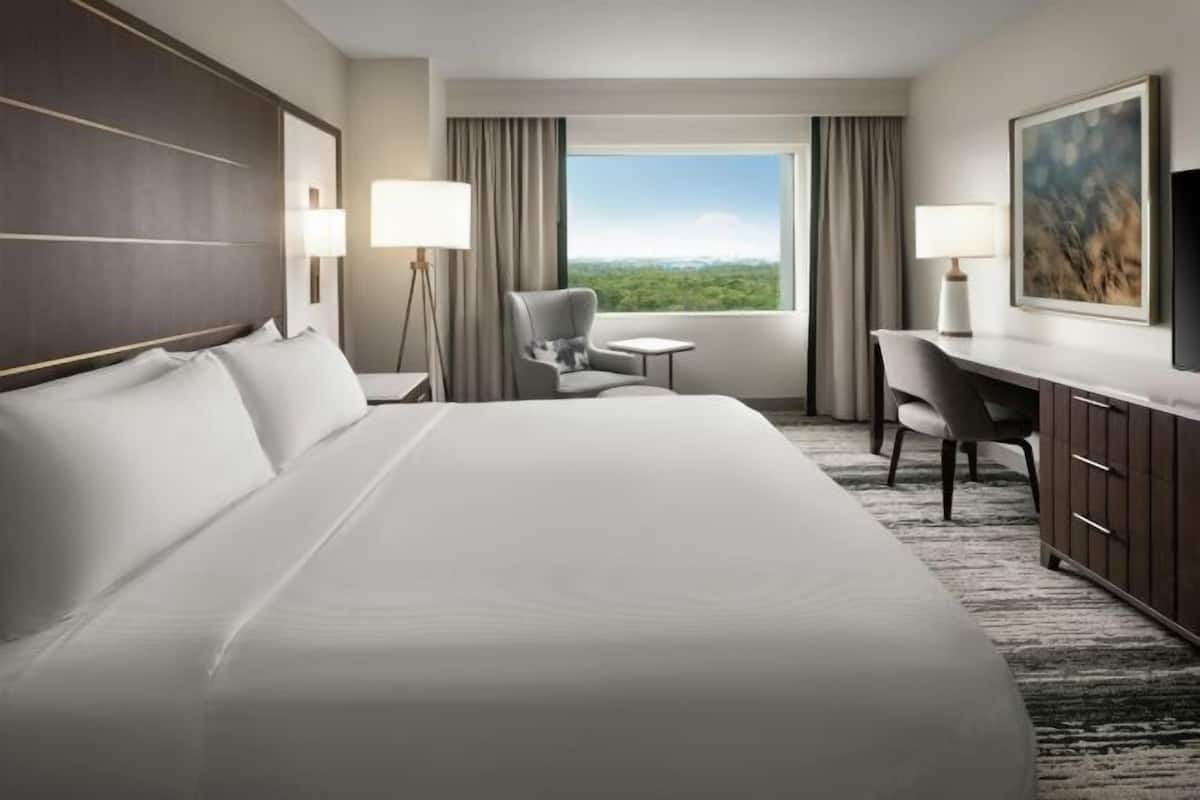 Premium bedding, in-room safe, desk, blackout curtains