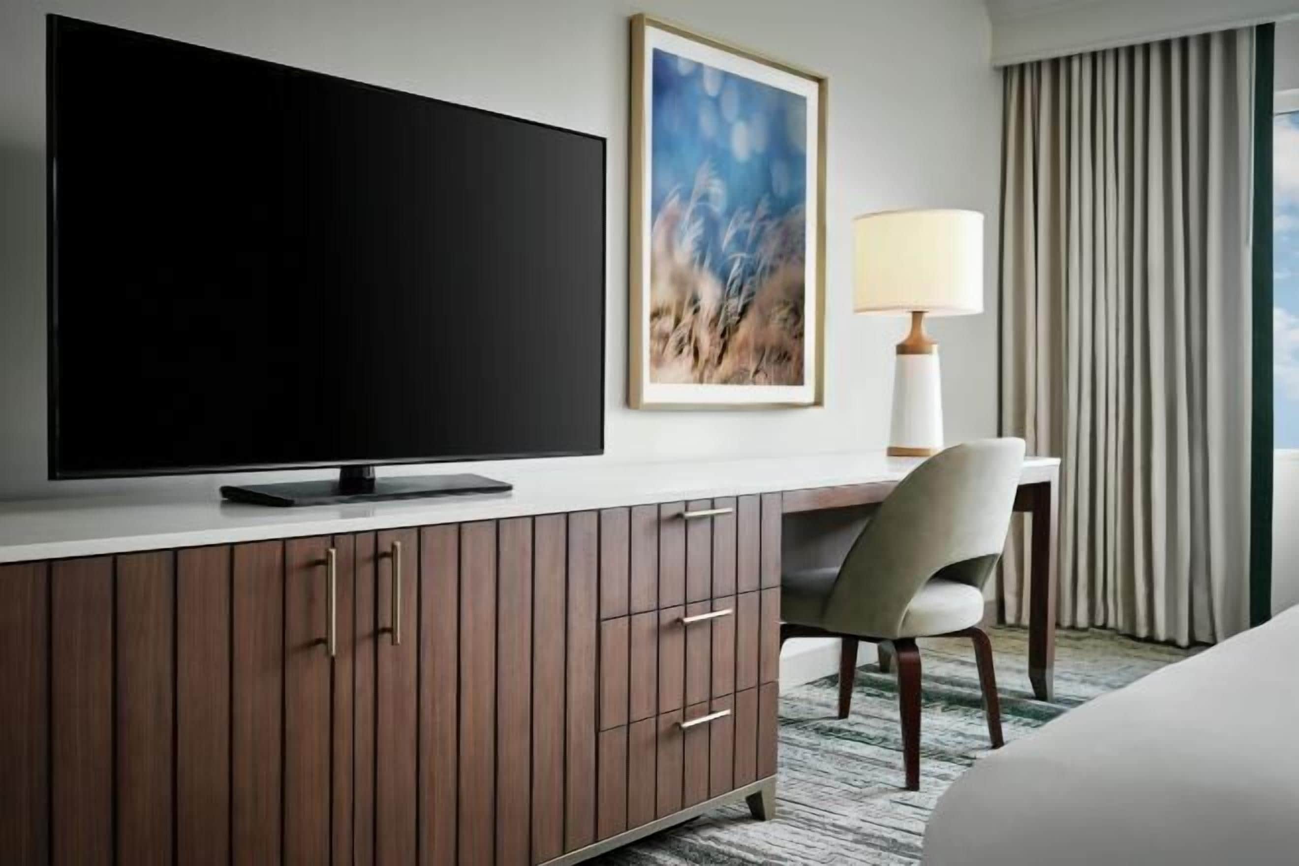 Premium bedding, in-room safe, desk, blackout drapes