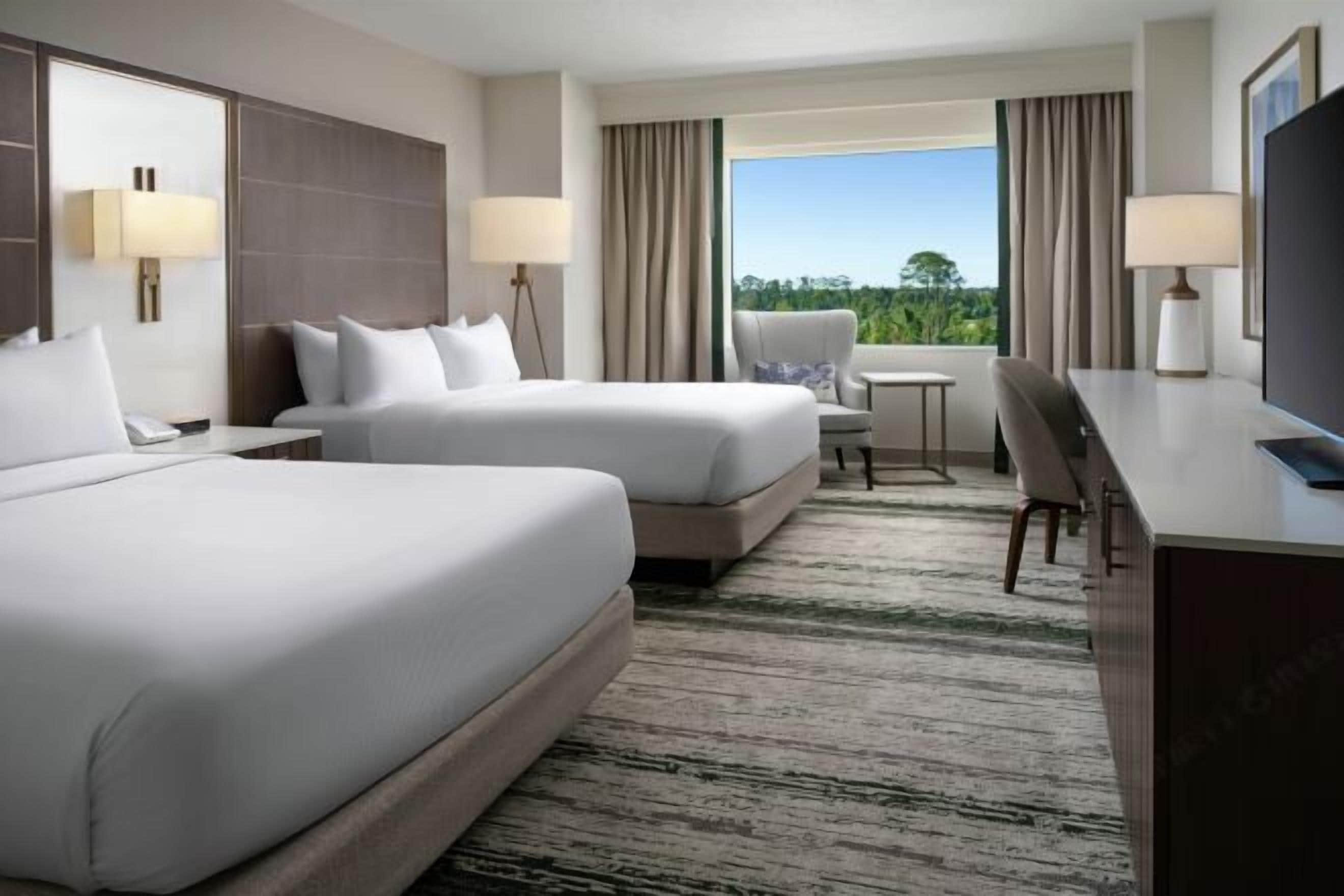 Premium bedding, in-room safe, desk, blackout drapes