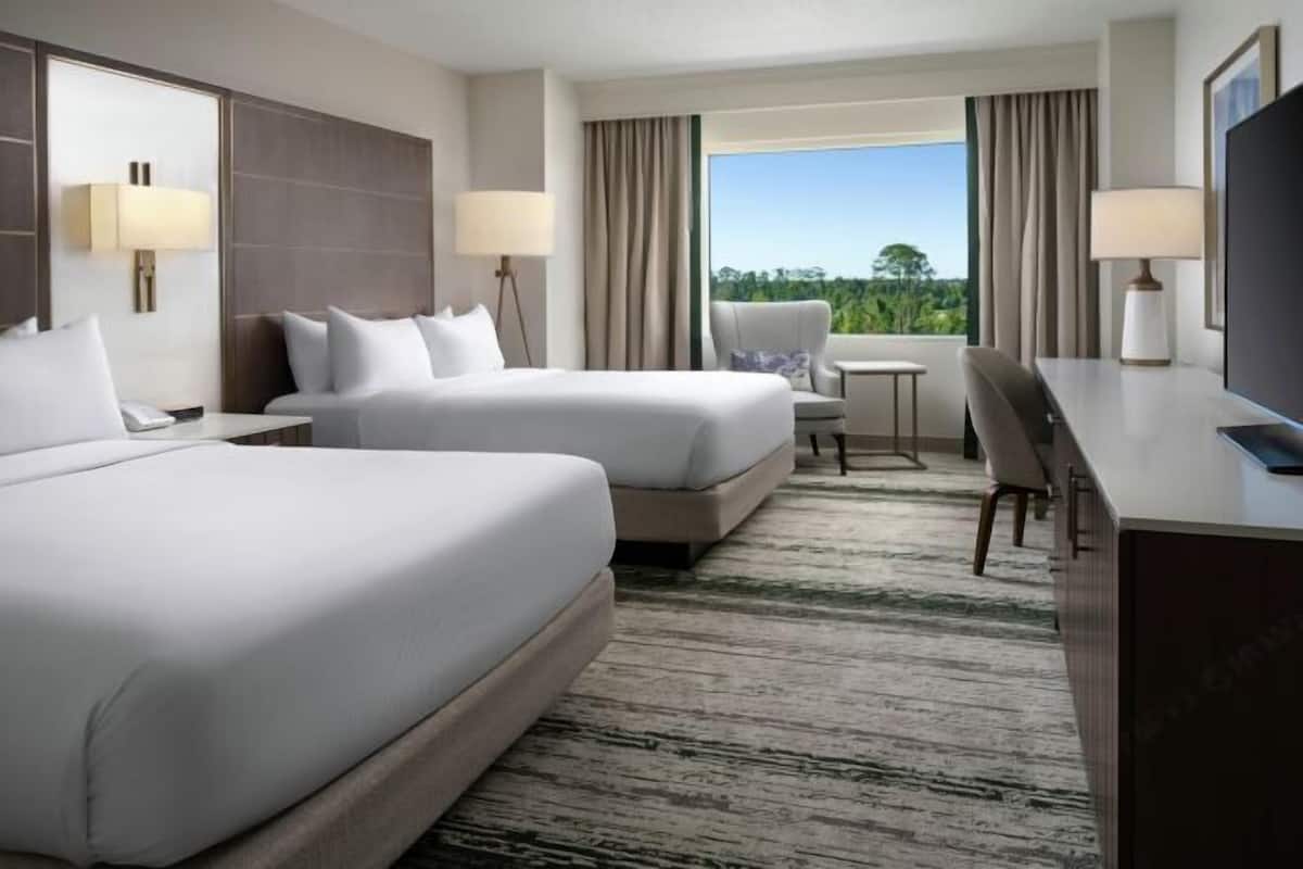 Premium bedding, in-room safe, desk, blackout curtains