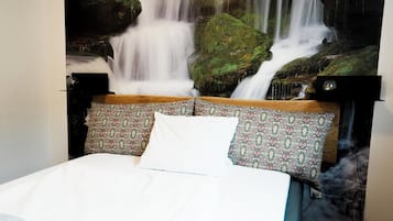 Junior Double Room (Bed 140 cm wide) | Desk, iron/ironing board, free WiFi, bed sheets