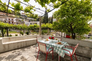 Family Apartment, 1 Bedroom, Non Smoking, Terrace | Courtyard view - Villa Doris (Dubrovnik)
