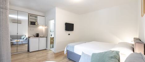 Standard Twin Room, Terrace, Garden View | Dapur peribadi | Peti sejuk, pembancuh kopi/teh, cerek elektrik, tisu