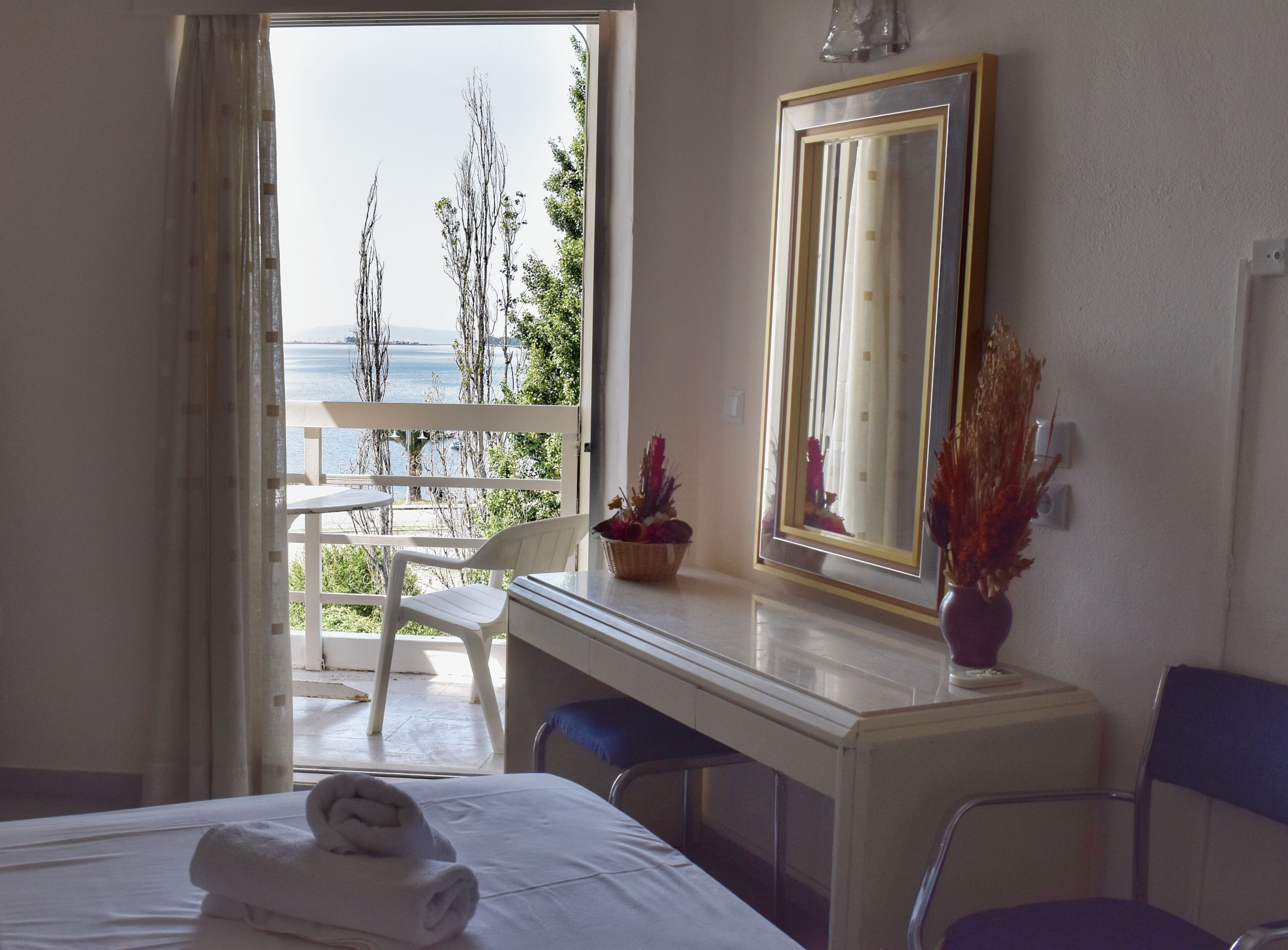 Double or Twin Room with Seaview | Minibar, iron/ironing board, free WiFi