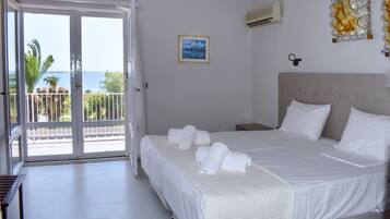 Superior Double / Twin Room with Seaview | Minibar, iron/ironing board, free WiFi