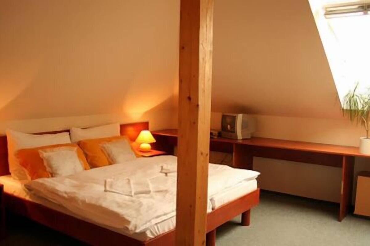 Habitación estándar con 1 cama doble o 2 individuales | Escritorio y wifi gratis