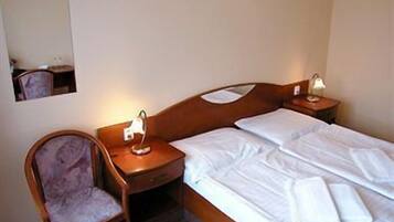 Quadruple Room | Desk, free WiFi