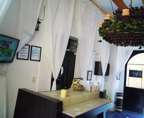 Standardzimmer, 1 King-Bett | Blick auf den Innenhof