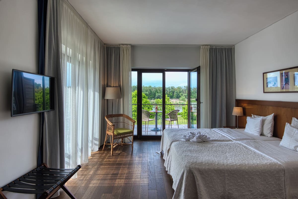 superior double room | 2 bedrooms, minibar, in-room safe, free wifi