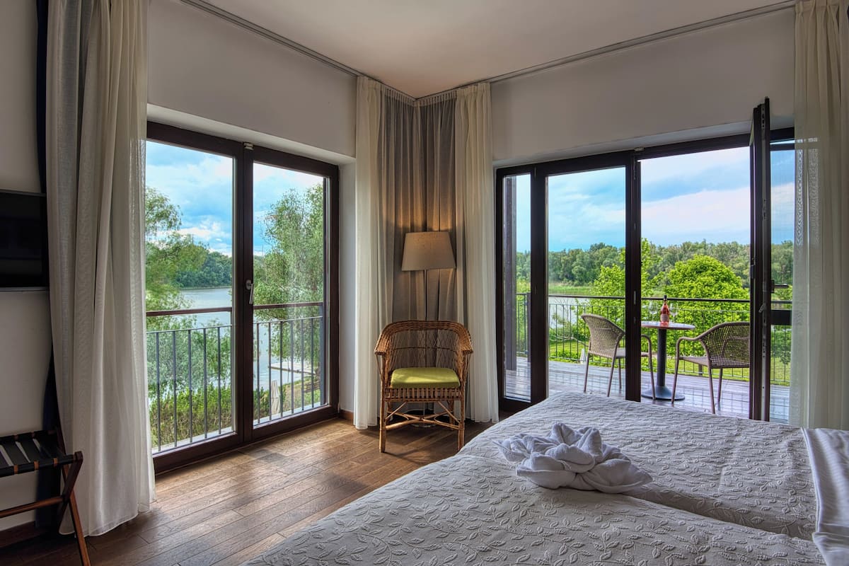 superior double room | 2 bedrooms, minibar, in-room safe, free wifi