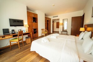 Junior suite | 2 slaapkamers, een minibar, een kluis op de kamer, gratis wifi