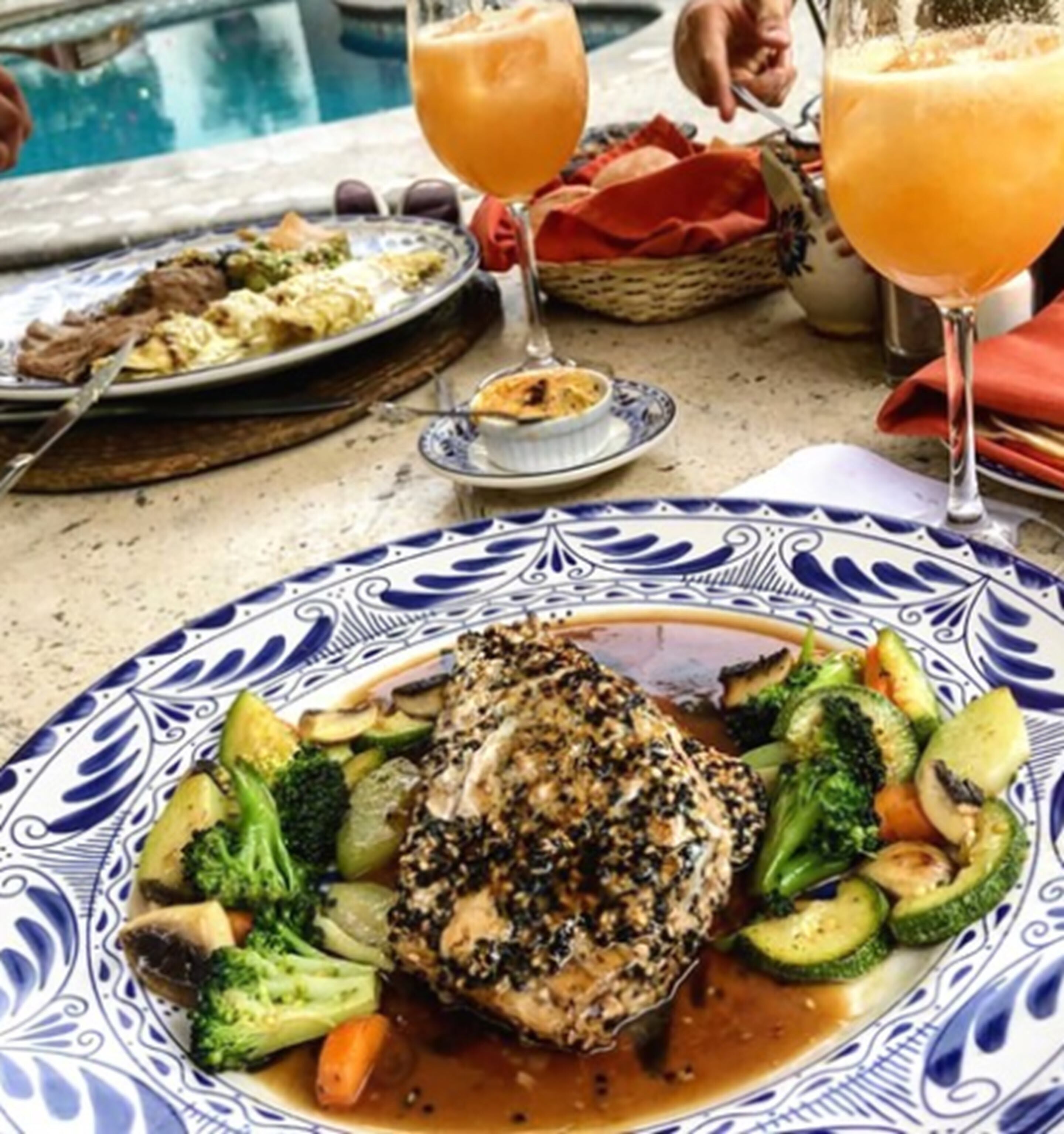 daily cooked-to-order breakfast (mxn 250 per person)