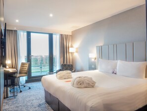 Premium-Zimmer, 1 King-Bett, Flussblick | Allergikerbettwaren, Zimmersafe, Schreibtisch, Verdunkelungsvorhänge
