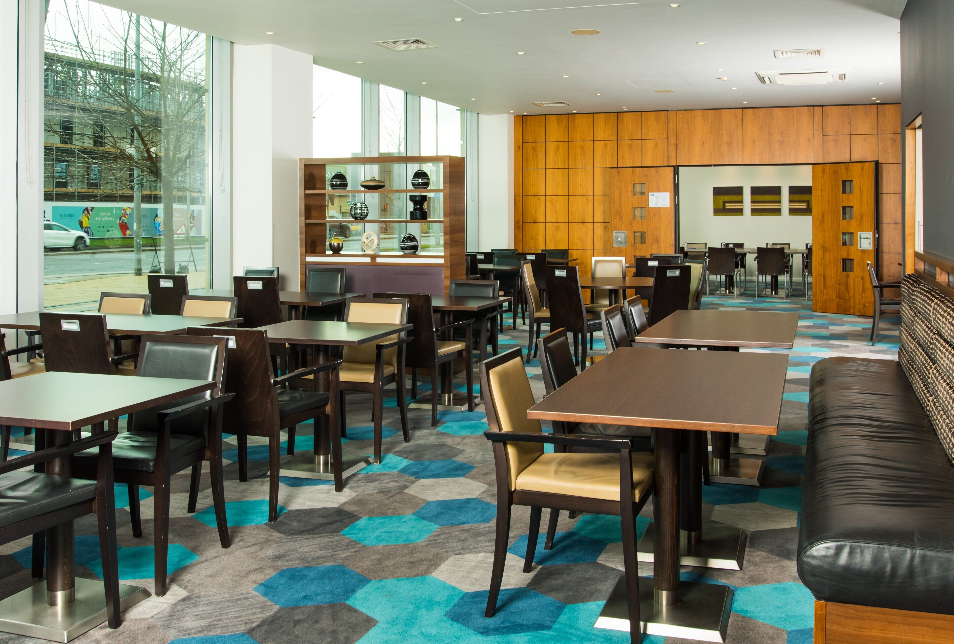 breakfast and dinner served, international cuisine