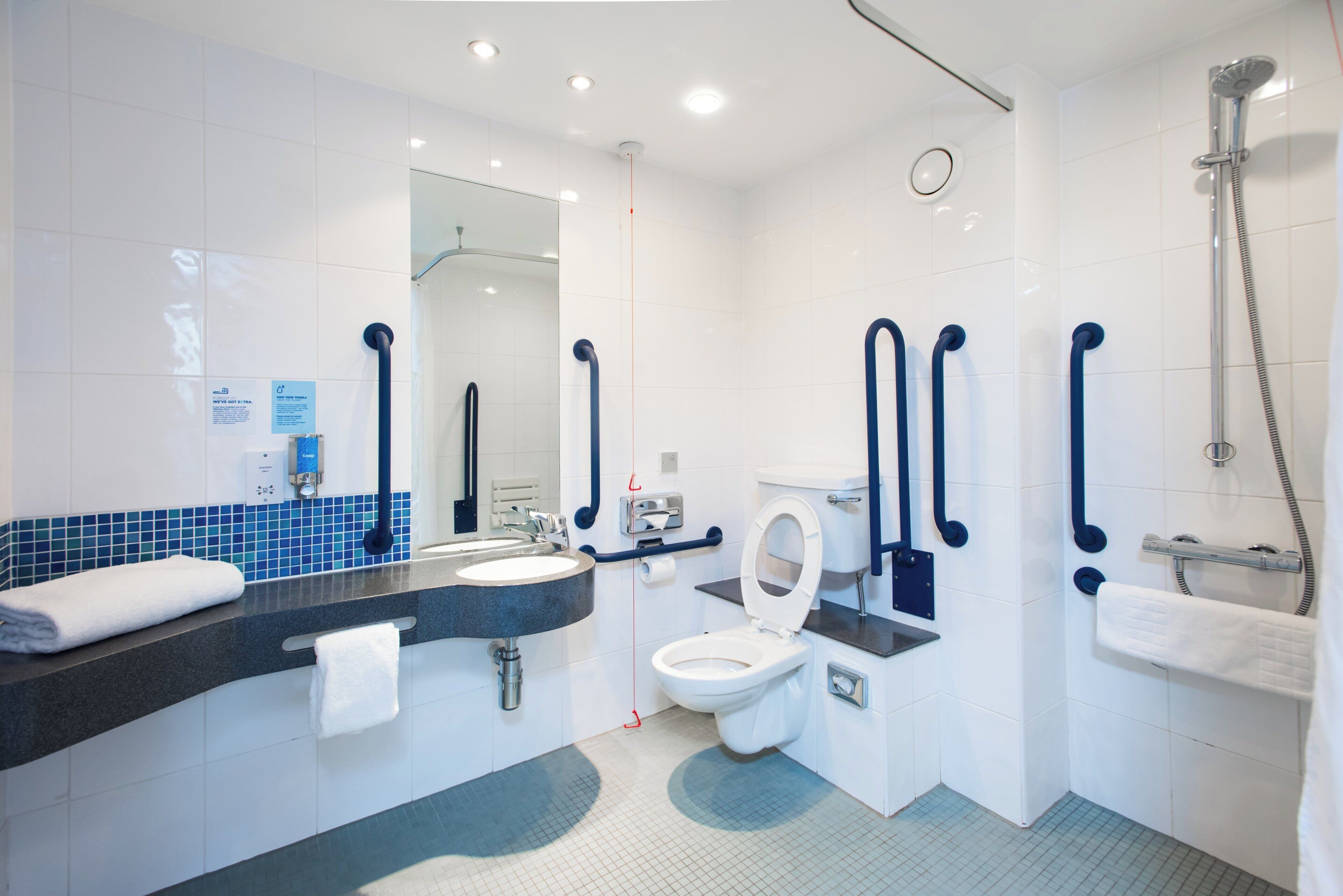 Standard Room, 1 Double Bed, Accessible (with Free Hot Breakfast) | Bathroom