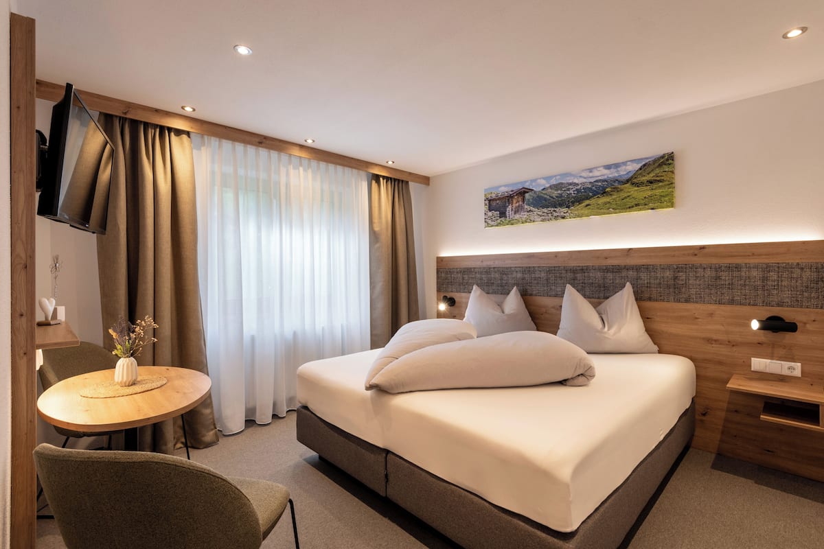 Premium Double Room, Private Bathroom, Mountain View | Desk, laptop workspace, free WiFi, alarm clocks