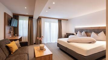 Deluxe Room | 1 bedroom, desk, laptop workspace, free WiFi