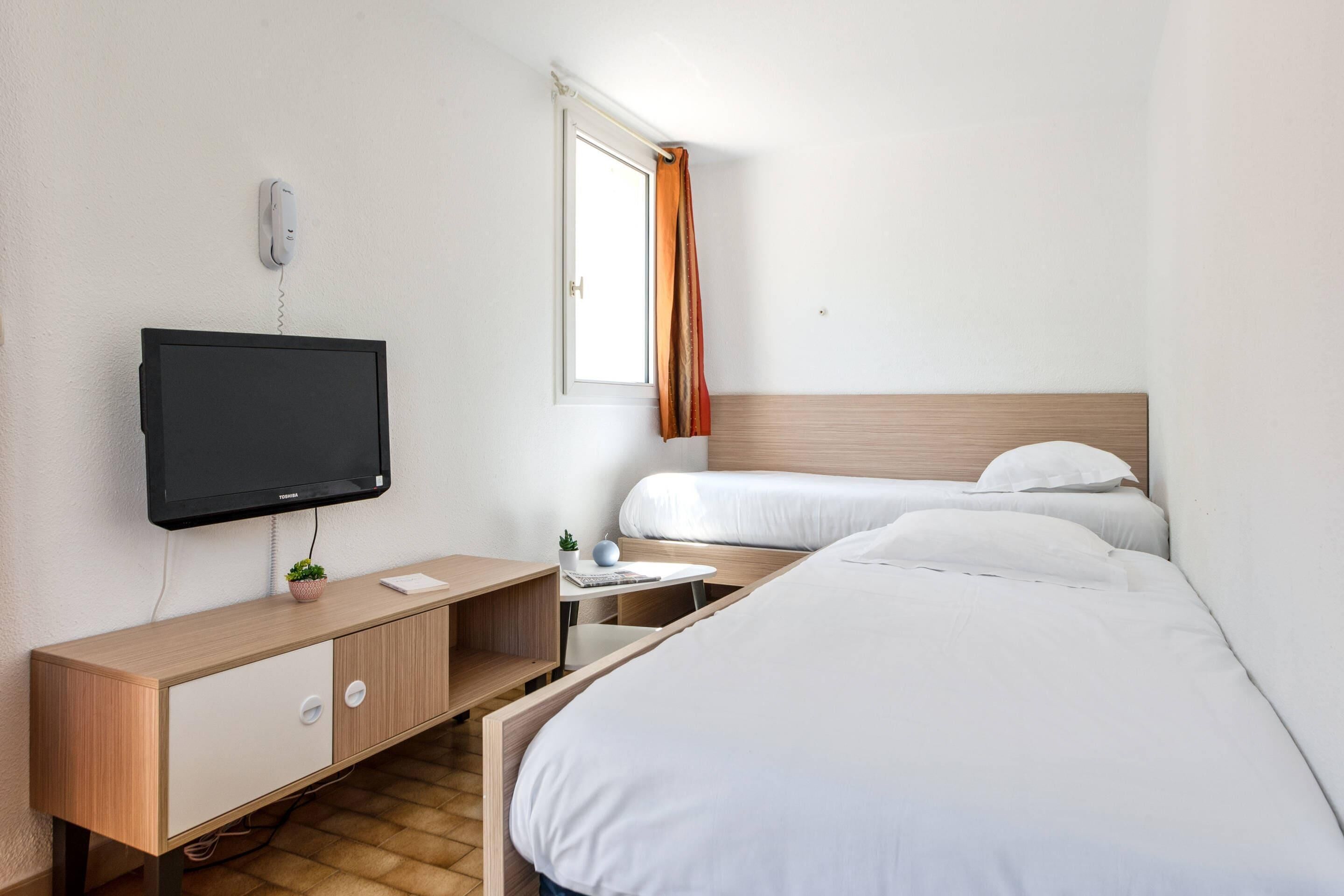 Appartement 1 chambre eco 4 personnes, | Biancheria da letto di alta qualità, una scrivania, postazione laptop