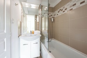 Appartement 1 chambre 4 personnes | Badezimmer | Umweltfreundliche Kosmetikartikel, Haartrockner, Handtücher, Seife