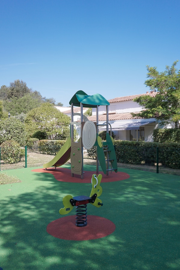 Children’s play area – outdoor