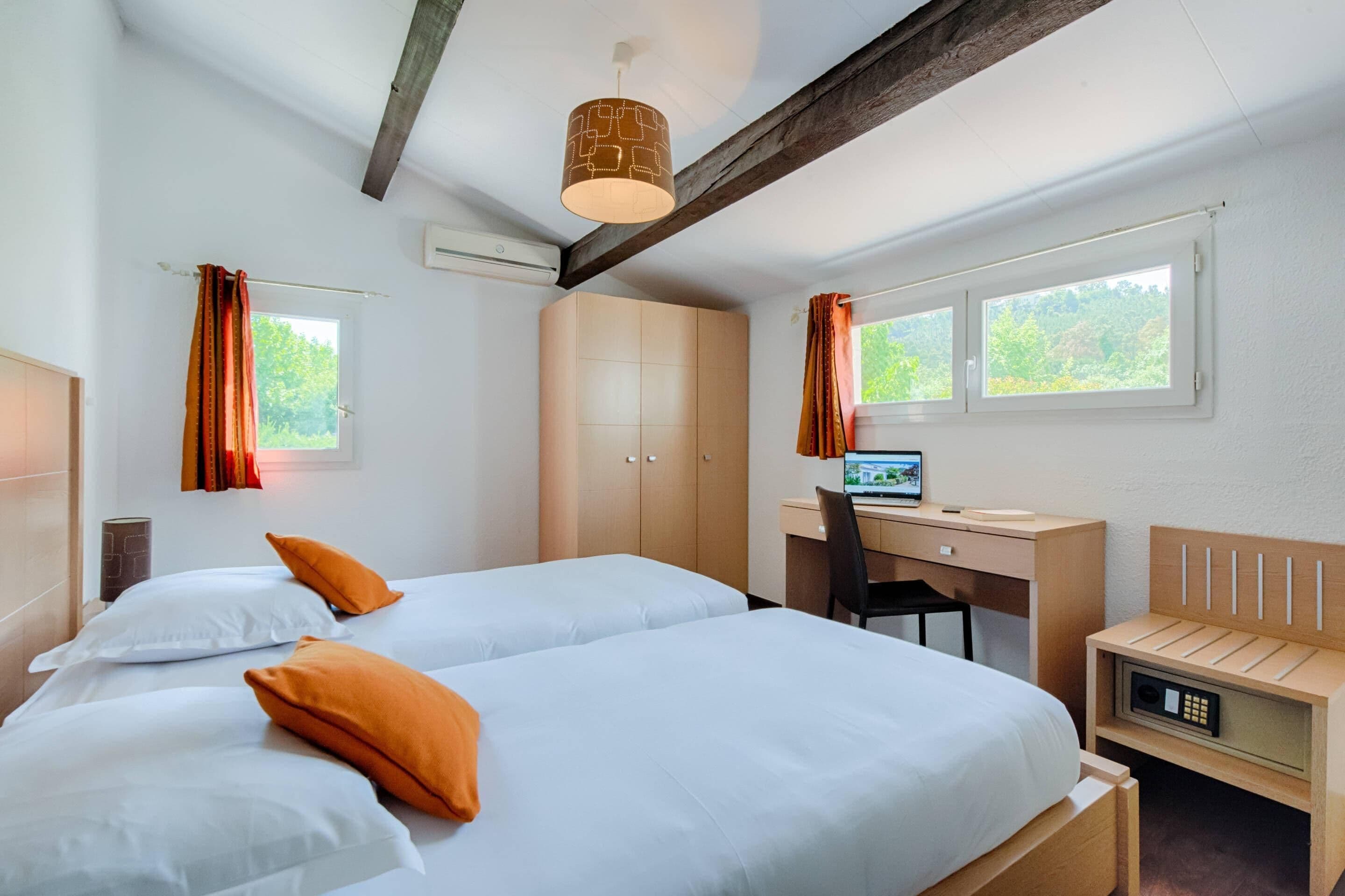 Appartement 1 chambre eco 2 personnes | Hochwertige Bettwaren, individuell eingerichtet, Schreibtisch