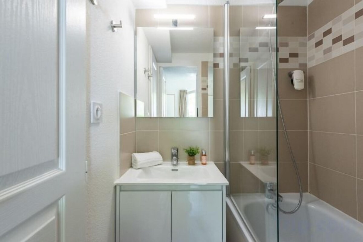 Eco-friendly toiletries, hair dryer (on request), towels, soap